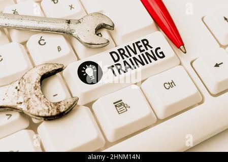 Légende de texte présentant la formation des conducteurs, Business concept prépare un nouveau pilote pour obtenir une licence de pilote s is navigation Internet et recherche en ligne Banque D'Images