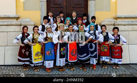 Roumains en robe folklorique Banque D'Images