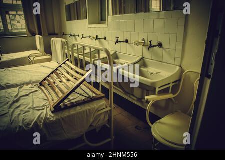 Anciens lits d'hôpital Banque D'Images