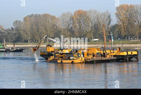 Navire de travail KP 1842 sur le rhin Banque D'Images