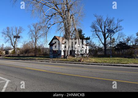 Le projet Heidelberg sur Heidelberg St, créé par Tiree Guyton & Family dans le quartier McDougall-Hunt de Detroit, Michigan, États-Unis. Banque D'Images