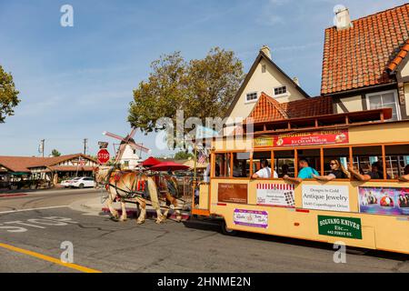 Solvang, OCT 24 2015 - une voiture de puissance de cheval en tournée à Solvang Banque D'Images