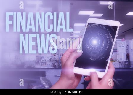 Rédaction affichage de texte nouvelles financières, Aperçu des affaires Banque d'investissement gestion de fonds réglementation et femme de trading pointant l'écran supérieur de T Banque D'Images
