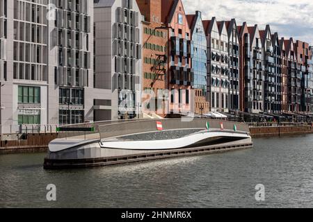 Gdansk, Pologne - la passerelle tournante de Saint-Esprit sur la rivière Motława Banque D'Images