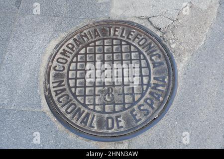 Une couverture de trou d'homme, à Requena, province de Valence, Espagne, juin, 2021 Banque D'Images