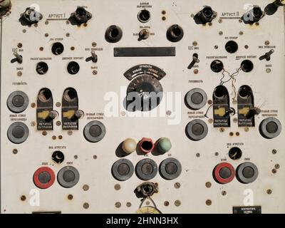 Panneau de commande de commutateur vintage avec de nombreux boutons Banque D'Images