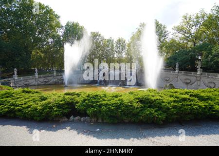 Fontaine des douze mois (Fontana dei Dodici Mesi) à l'intérieur du parc Valentino, Turin, Italie Banque D'Images