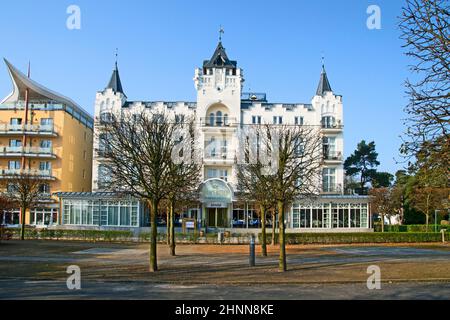 Ancienne villa sur la promenade de Zinnowitz, Usedom, Allemagne Banque D'Images