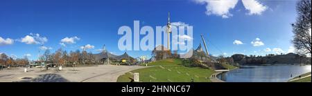 L'Olympiapark de Munich, en Allemagne, est un parc olympique qui a été construit pour les Jeux olympiques d'été de 1972 Banque D'Images