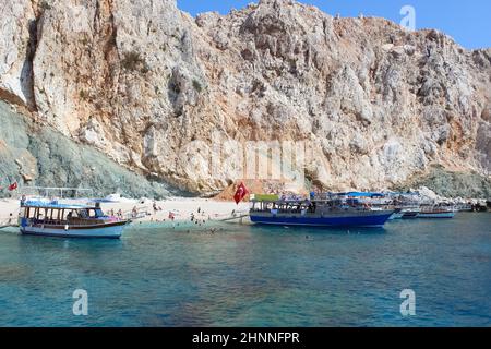 Antalya, Turquie - la visite en yacht à la Turquie Maldives à la célèbre mer bleue à Suluada Banque D'Images