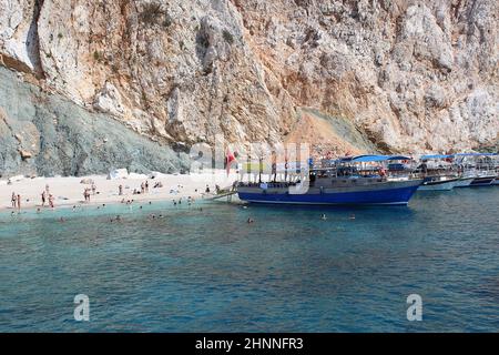 Antalya, Turquie - la visite en yacht à la Turquie Maldives à la célèbre mer bleue à Suluada Banque D'Images
