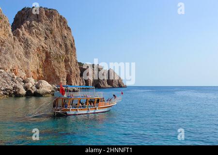 Antalya, Turquie - la visite en yacht à la Turquie Maldives à la célèbre mer bleue à Suluada Banque D'Images