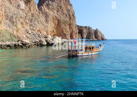 Antalya, Turquie - la visite en yacht à la Turquie Maldives à la célèbre mer bleue à Suluada Banque D'Images
