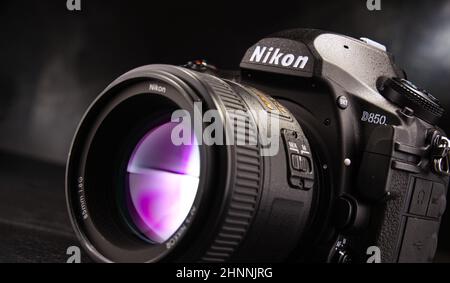 Appareil photo Nikon D850 avec zoom nikkor Banque D'Images