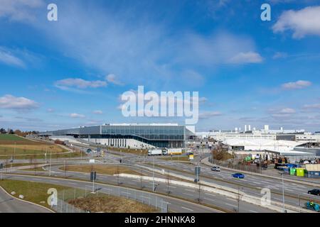 Nouvelle usine de voitures électriques de Mercedes Benz à Sindelfingen. C'est une grande chaîne de production pour les voitures électriques modernes Banque D'Images