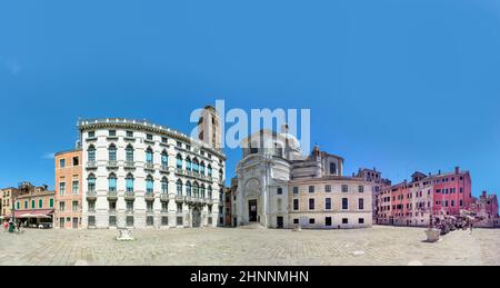 Vue sur l'église San Geremia (Chiesa di San Geremia) sur la place San Geremia (campo San Geremia), située dans la sestière de Cannaregio, Venise, Italie Banque D'Images