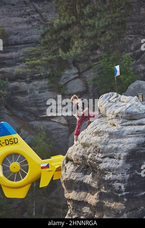 Hélicoptère de sauvetage en montagne Banque D'Images