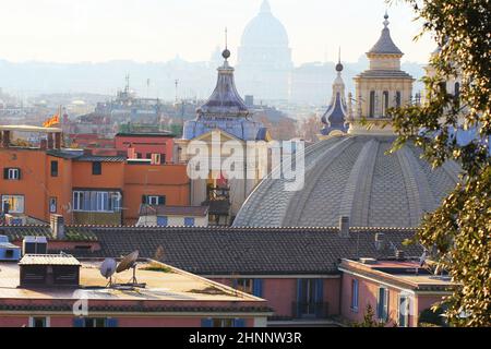 Vue de la piazza del Popolo à Rome. Vue de Santa Maria in Montesanto et Santa Maria dei Miracoli Banque D'Images