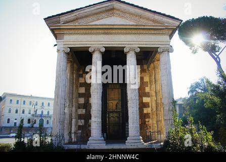 Le temple de Portunus (Italien : Tempio di Portuno) est un ancien bâtiment à Rome, Italie, le principal temple dédié au dieu Portunus dans la ville Banque D'Images