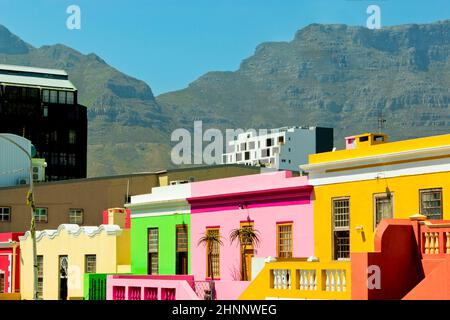 Quartier de Bo-Kaap avec le parc national de Table Mountain Panorama. Banque D'Images