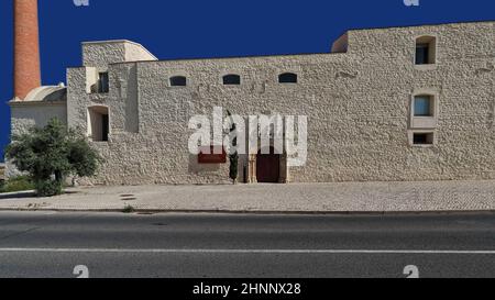 Portail gothique Manueline-Couvent de la Bernardas-1509 AD.fondée-ancienne cheminée d'usine. Tavira-Portugal-117 Banque D'Images