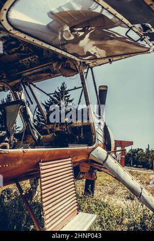 Gros plan d'un avion d'époque abandonné. Banque D'Images