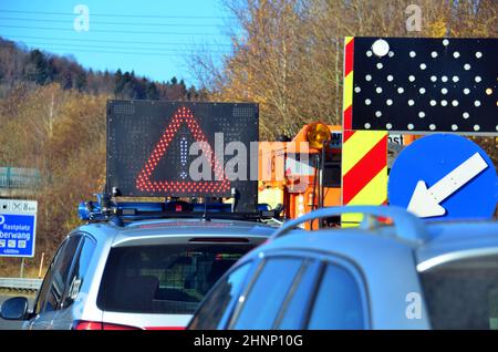 Sperre der Autobahn A1 BEI Oberwang wegen Arbeiten an einer Stromleitung, Oberösterreich, Österreich, Europa - fermeture de l'autoroute A1 près d'Oberwang en raison de travaux sur une ligne électrique, haute-Autriche, Autriche, Europe Banque D'Images