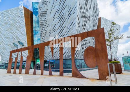 Détail de la façade du Titanic Belfast Banque D'Images