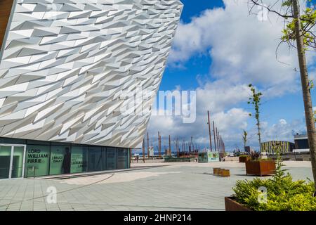 Détail de la façade du Titanic Belfast Banque D'Images