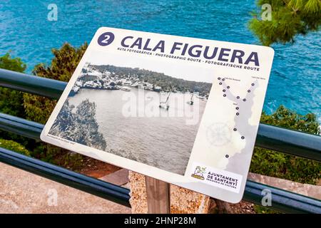 Itinéraire photographique panneau Calo Busques Boira Cala Figuera Mallorca Espagne. Banque D'Images