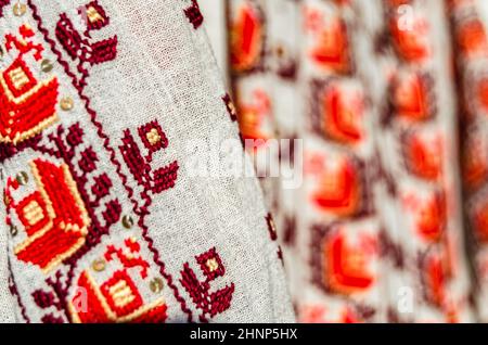 Détail d'un costume folklorique traditionnel roumain Banque D'Images