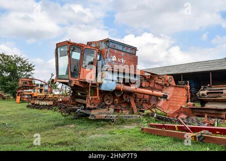 Old rusty démonté à la moissonneuse-batteuse. Banque D'Images