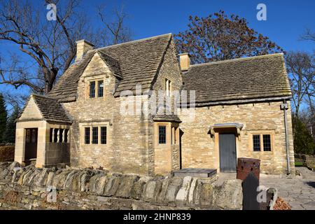 Un cottage de 1619 Cotswold à Greenfield Village, un site en plein air de 80 hectares et une partie du complexe du musée Henry Ford à Dearborn, Detroit, Michigan, États-Unis. Banque D'Images