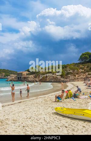 Baie de plage turquoise Cala Samarador Amarador Mallorca Iles Baléares Espagne. Banque D'Images