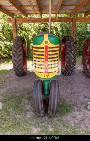 Oliver, ancienne marque de tracteur historique, dans la plantation Boone Hall Banque D'Images