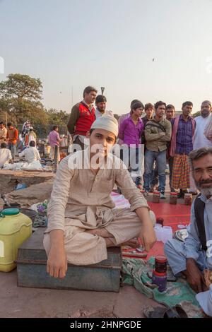 Portrait d'un homme qui vend ses marchandises au marché du bazar Meena à Delhi Banque D'Images