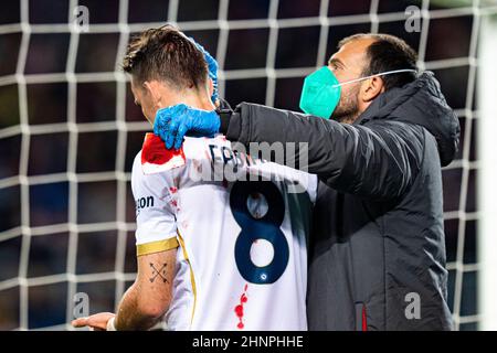 Barcelone, Espagne. 17th févr. 2022. Fabian Ruiz (SSC Napoli) est photographié blessé lors du match de football Europa League entre le FC Barcelone et la SSC Napoli, au stade Camp Nou de Barcelone, en Espagne, le 17 février 2022. Foto: SIU Wu. Credit: dpa/Alay Live News Banque D'Images