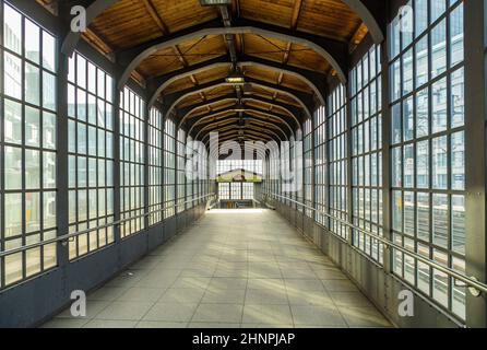 Gare de S-Bahn centrale de Berlin à Friedrichstrasse Banque D'Images