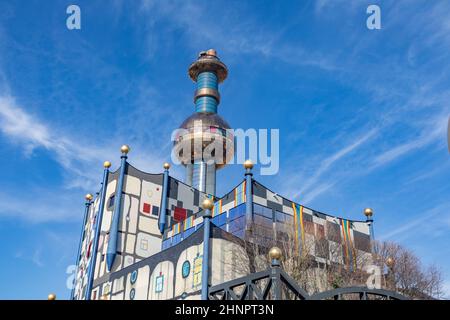 Usine d'incinération de déchets Spittelau de la ville de Vienne (en allemand Fernwarme Wien) conçue par Hundertwasser Banque D'Images