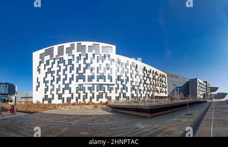 Vue magnifique sur les bâtiments modernes du campus de l'Université d'économie et de commerce de Vienne Banque D'Images