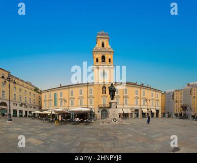 Parme, Italie - Piazza del Duomo avec la Cathédrale et le Baptistère, construit en 1059. L'architecture romane en Emilie-Romagne. Banque D'Images