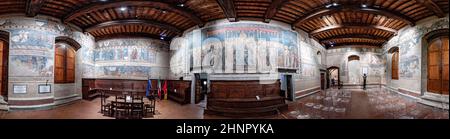 Intérieur de la Collégiale de Santa Maria Assunta à San Gimignano. Banque D'Images