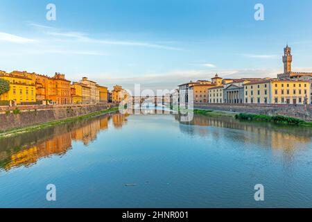 Historique Ponte Veccio à Florence, sur la rivière Arno Banque D'Images