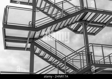 SANTANDER, ESPAGNE - 8 JUILLET 2021 : escalier, détail de l'architecture du Centre Botin, centre d'art de Santander (Cantabrie, Espagne). Le bâtiment a été conçu par l'architecte Renzo Piano, inauguré en 2017 Banque D'Images