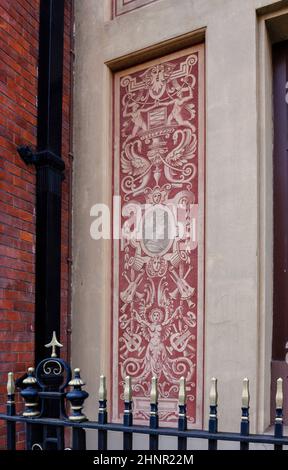 Frise devant le Royal College of Music de Kensington Gore, South Kensington, Londres SW7 Banque D'Images