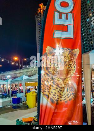 Chang Leo Beer Thai Night Market Street food, Bangkok, Thaïlande. Banque D'Images