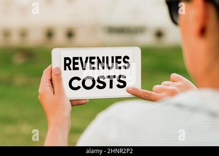 Inspiration montrant les coûts de revenus des enseignes, concept Internet montant total de l'argent dans la fabrication et la livraison un produit appels voix et vidéo Capabi Banque D'Images