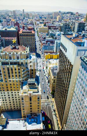 Vue depuis le toit vers la ville de San Francisco Banque D'Images