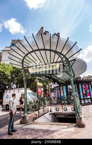 Station de métro ancien art nouveau chatelet dans le quartier des Halles à Paris Banque D'Images