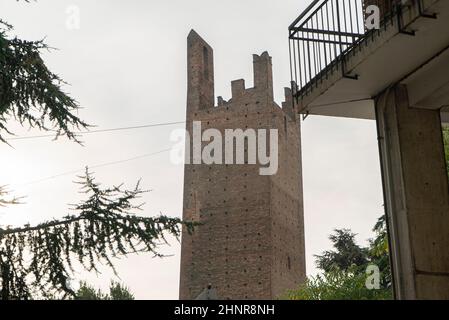 Tour Dona et tour Grimaldi : les deux tours anciennes de Rovigo en Italie Banque D'Images